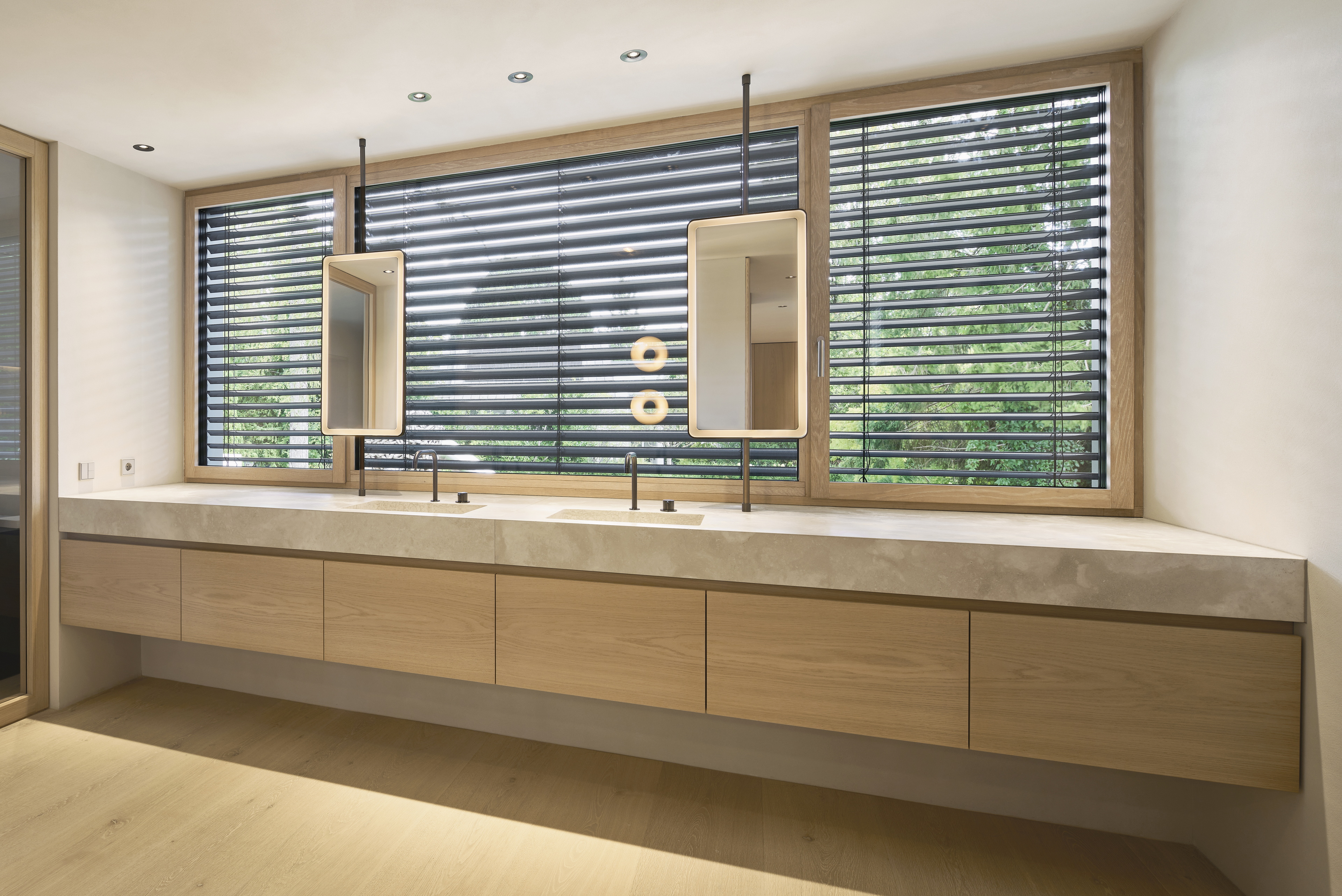 Fine-grained clay finishing plaster TerraVista Smooth Panna (cream) color applied to walls and ceilings of a villa in Augsburg, Bavaria, designed by Holzrausch. Photography by Oliver Jaist