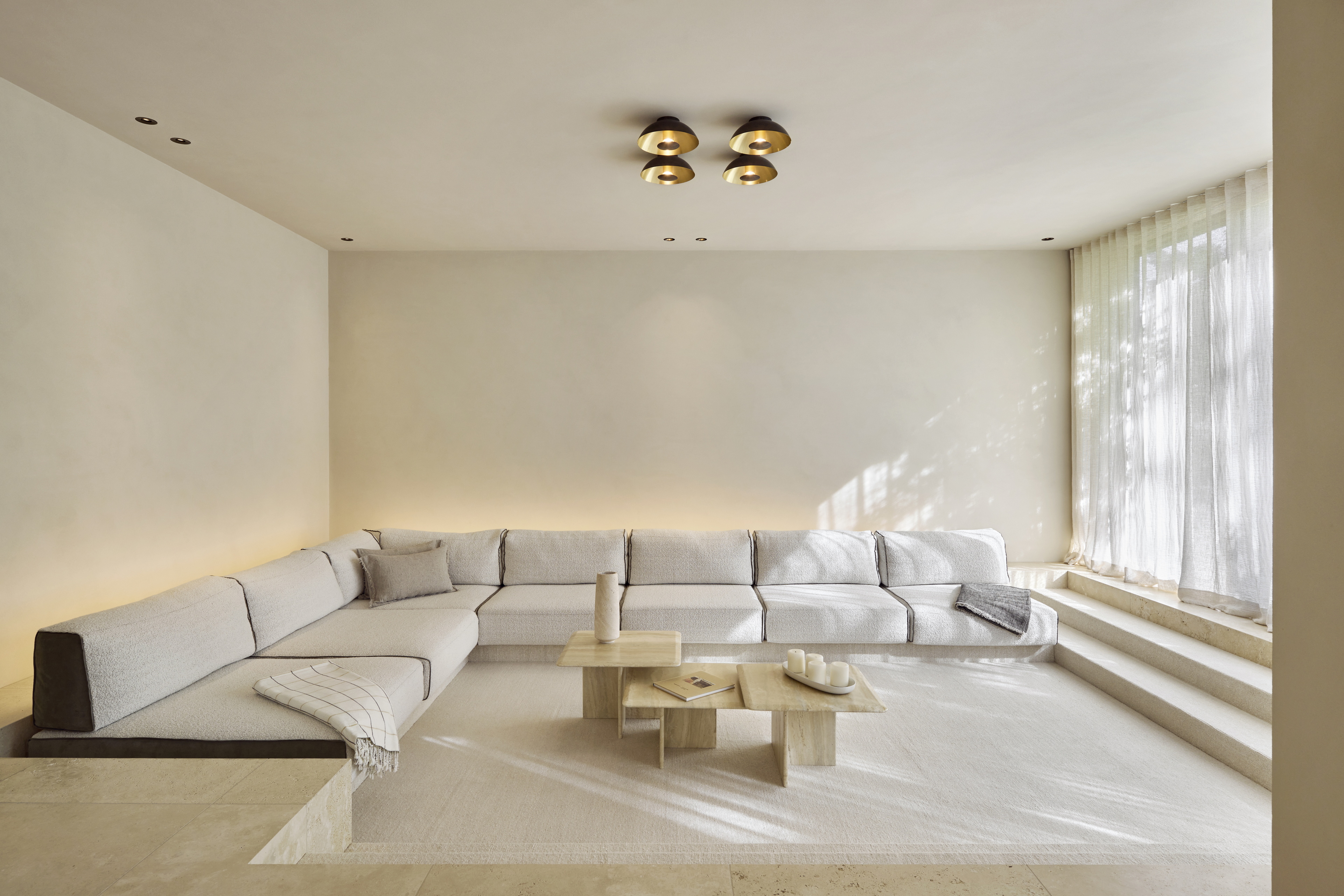 Intonaco di argilla a grana fine TerraVista Liscio color Panna applicato su pareti e soffitti di una villa ad Augusta in Baviera, su progetto di Holzrausch. Fotografia: Oliver Jaist