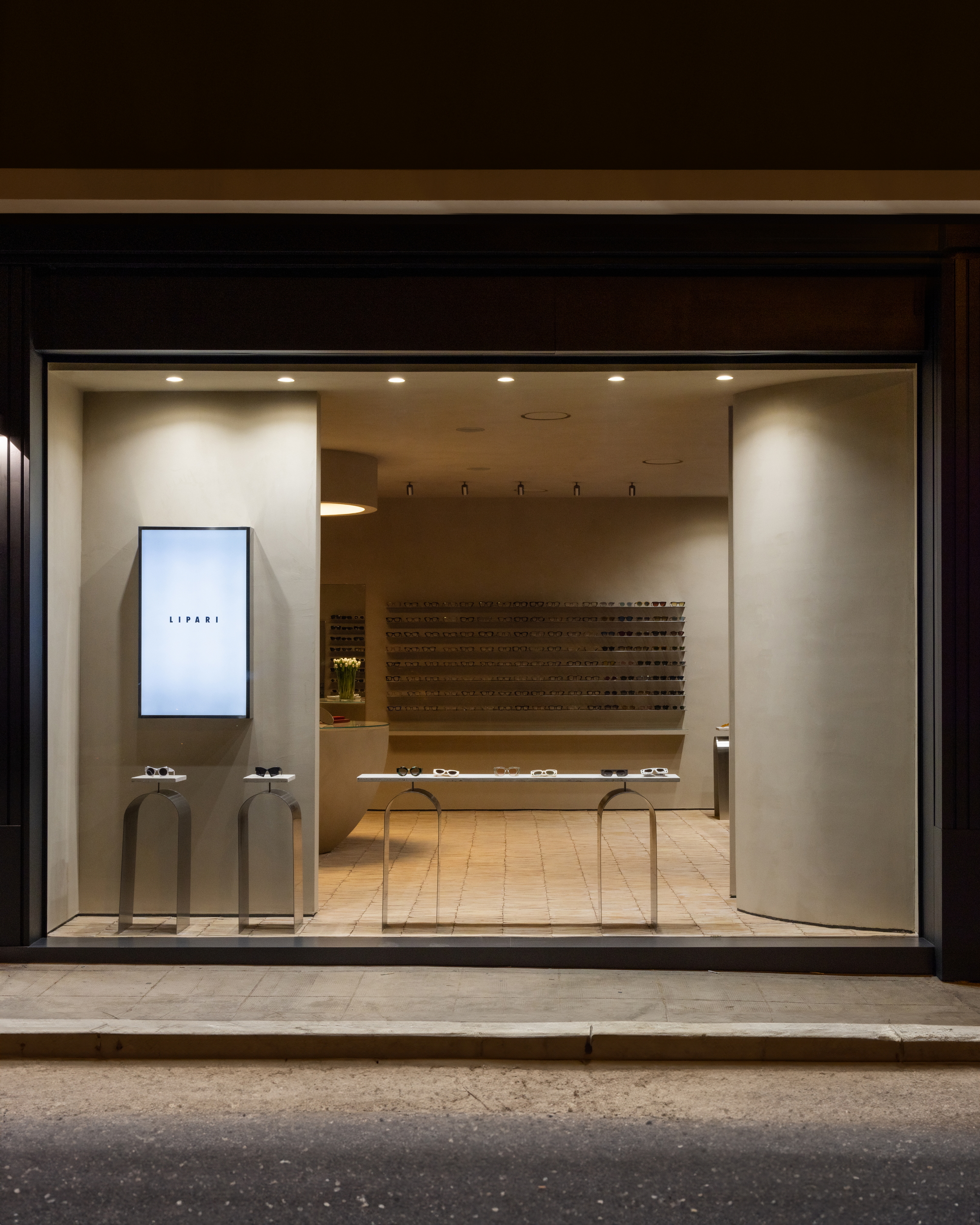 Fine-grained clay finishing plaster TerraVista Smooth in Panna (cream) color applied to the walls and ceilings of Lipari eyewear boutique in Palermo, Sicily. Project by Vincenzo Pecoraro. Photography: Ignazio Marsolo