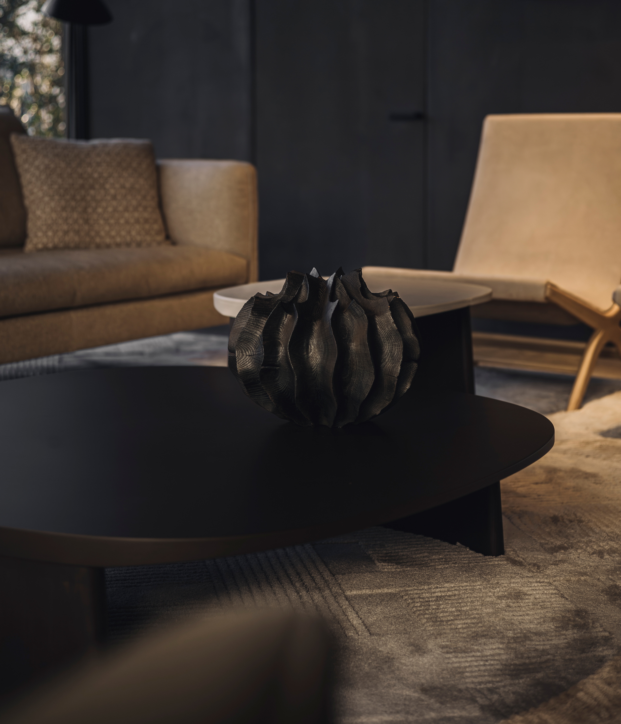 Perenni exhibition curated by Kalpa Art galleries hosted in the Molteni&#038;C Pavilion in Giussano whose surfaces are finished with MATTEOBRIONI clays. Fine-grained clay finishing plaster TerraVista Smooth Panna, Pepe Nero and Polvere for the Pavilion's interiors and TerraTon Wall Smooth Pepe Nero and Polvere finishing plaster based on natural pozzolans clay, cement and fine-grained mineral binders for its exteriors. Pavilion design by Vincent Van Duysen. Art Works by Federico Gori, Yoshimi Futamura and Marc Ricourt. Photography: Daniel Civetta